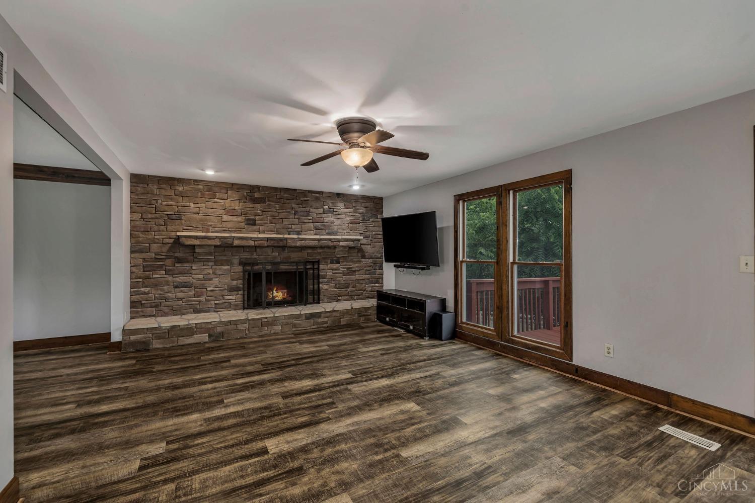 1270 Hamilton New London Road Hamilton, OH 45013 - Photo 6 of 76 Gallery Image 6