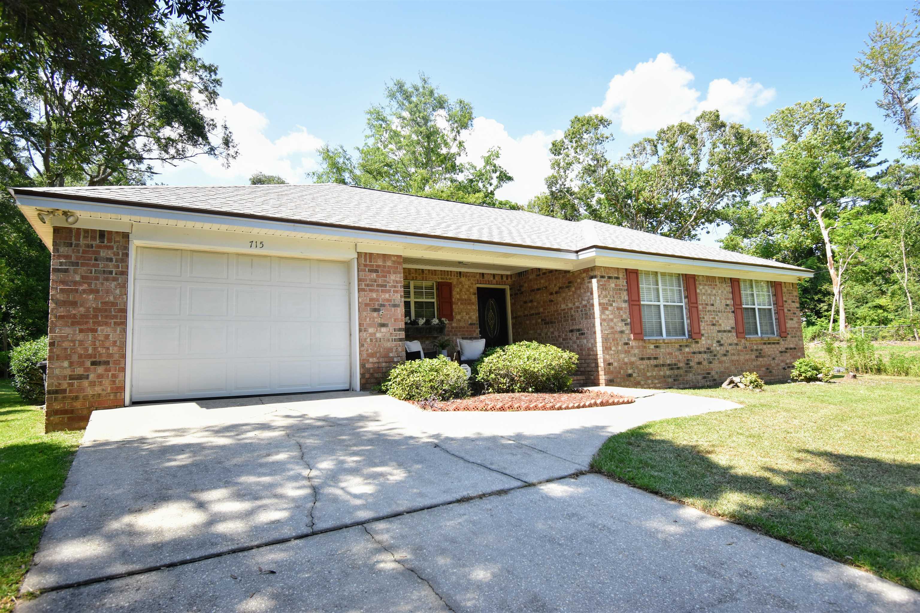 715 Johnson Avenue Fairhope, AL 36532 - Photo 2 of 14 Bronze Certified Roof!!