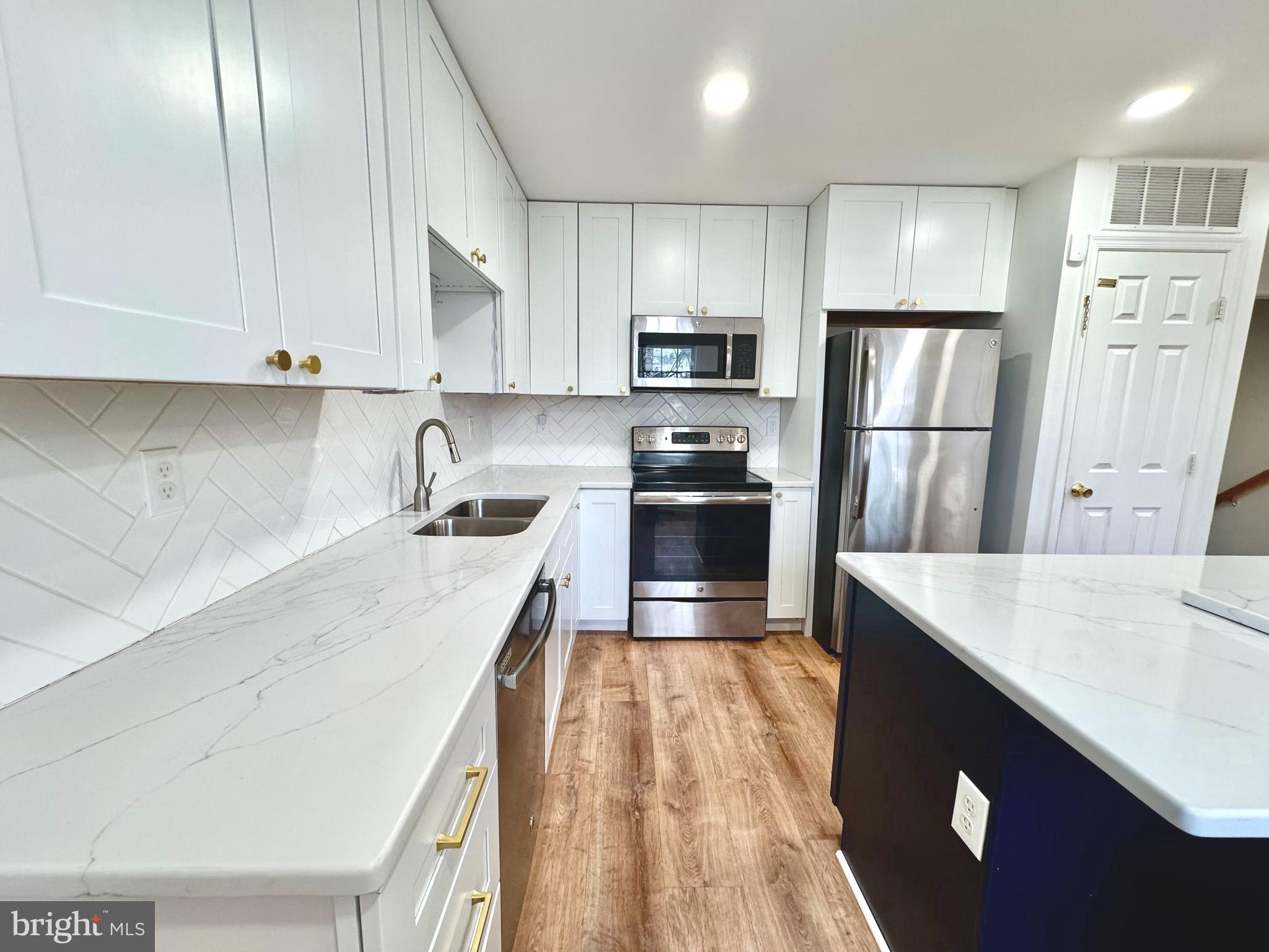 597 Primus Court Frederick, MD 21703 - Photo 3 of 53 Kitchen