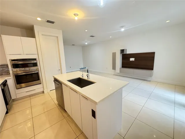 $920,000 | 10550 Northwest 65th Lane, Doral, FL 33178