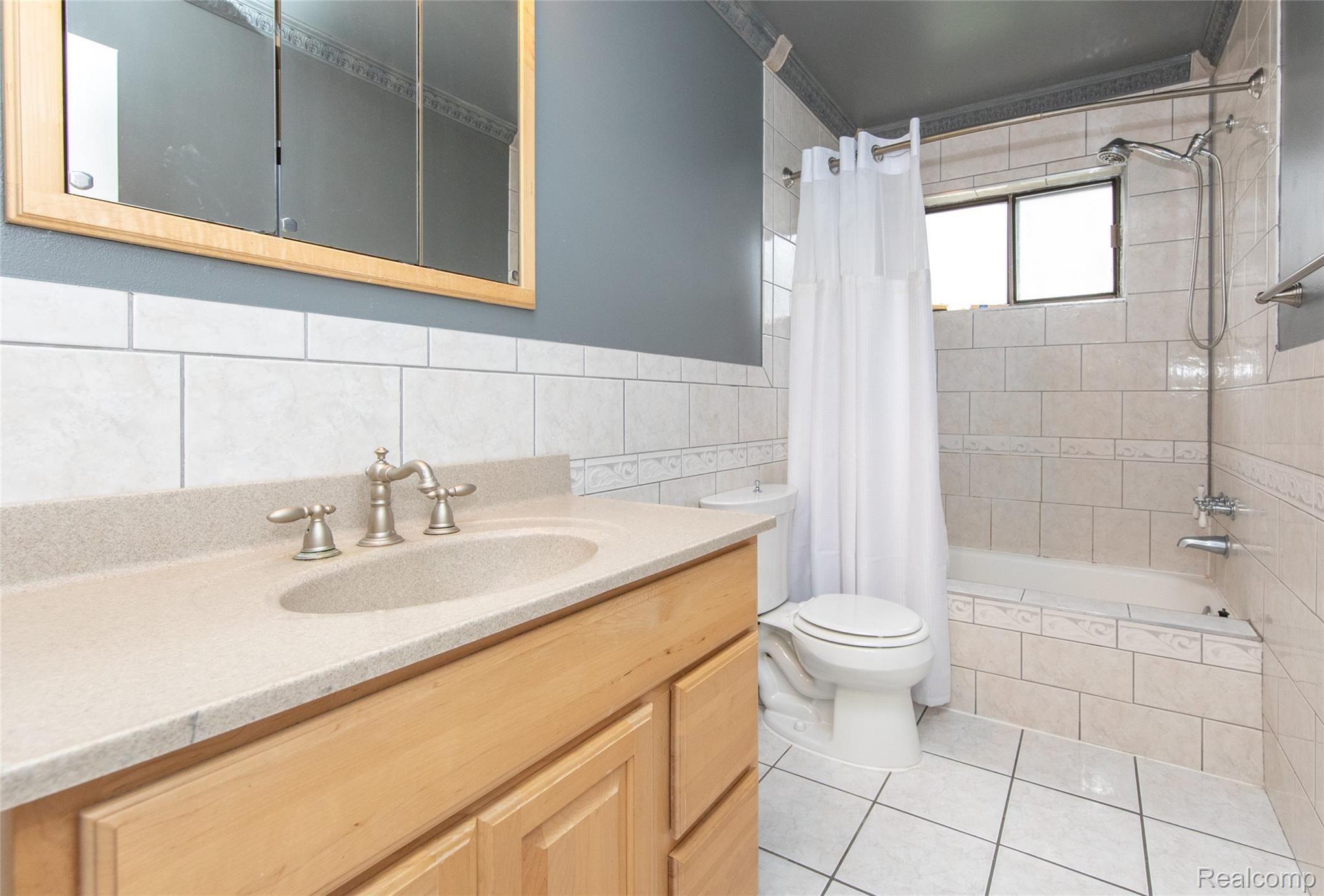 1249 Princeton Road Berkley, MI 48072 - Photo 20 of 38 118.JPG