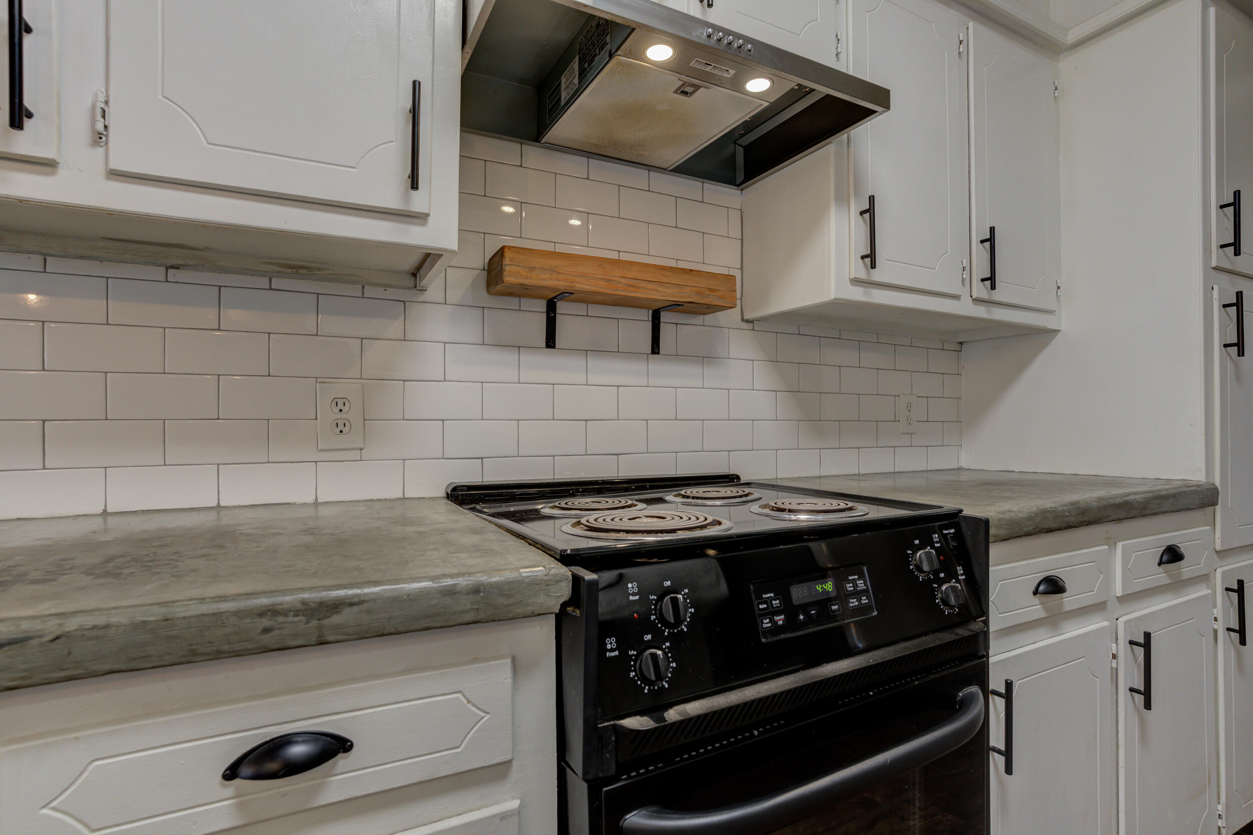 7106 Zoar Avenue Lubbock, TX 79424 - Photo 15 of 33 a stove top oven sitting inside of a kitchen