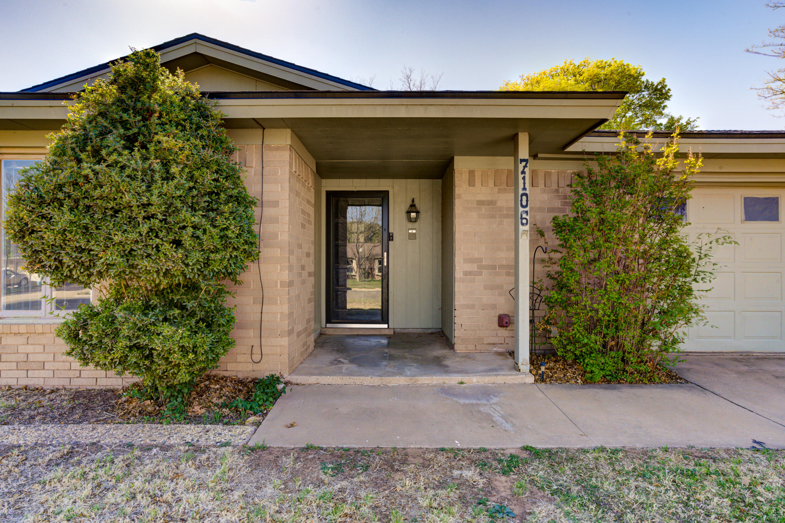 7106 Zoar Avenue Lubbock, TX 79424 - Photo 2 of 33