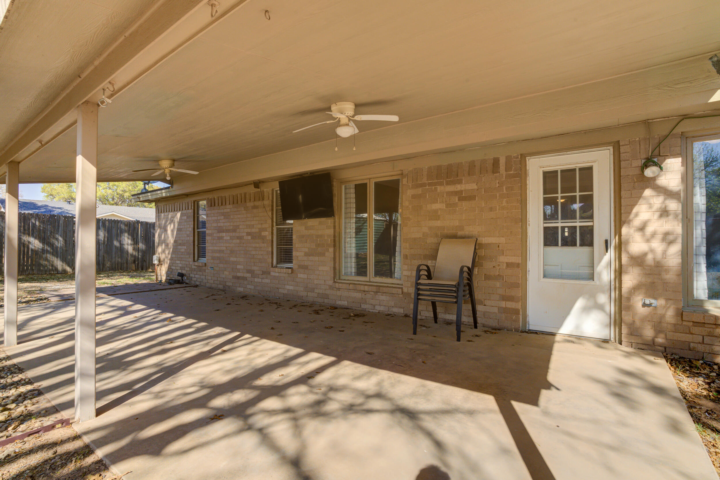 7106 Zoar Avenue Lubbock, TX 79424 - Photo 28 of 33 a view of a porch with a table and chairs