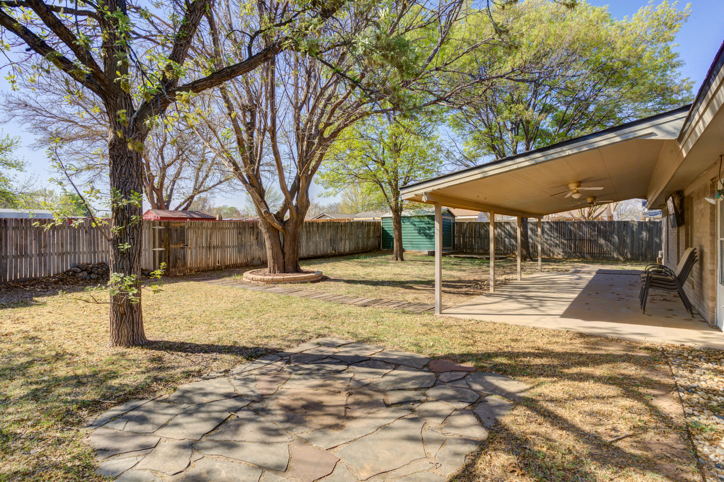 7106 Zoar Avenue Lubbock, TX 79424 - Photo 30 of 33 a view of a yard with a house