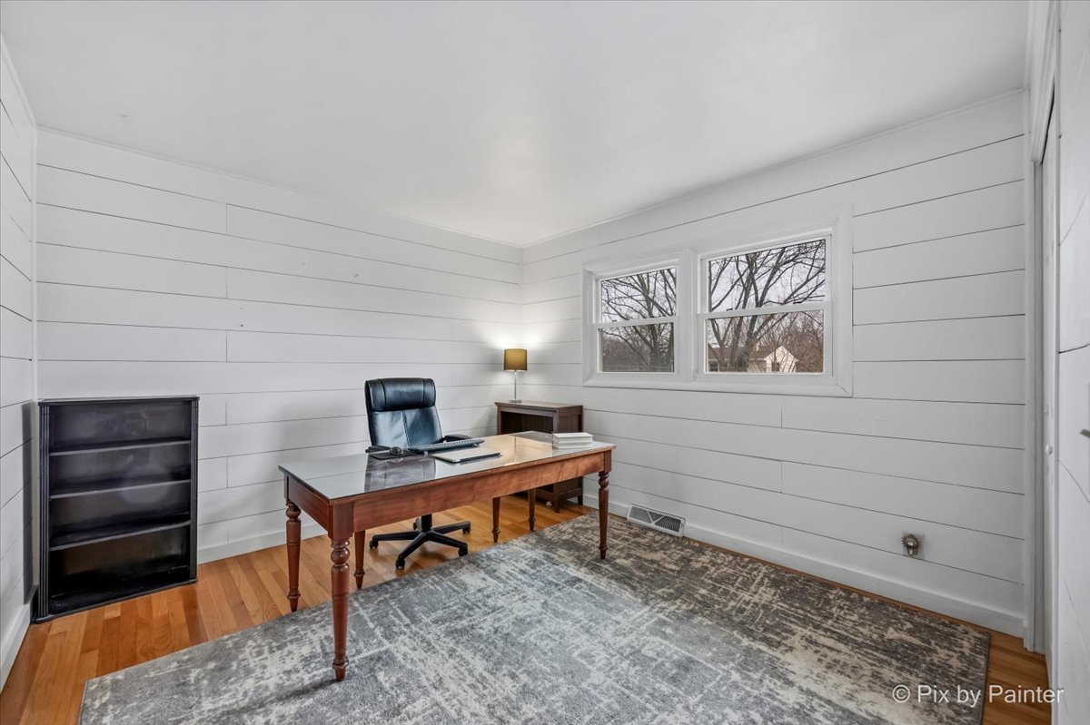152 Walnut Drive St. Charles, IL 60174 - Photo 20 of 30 a room with furniture and a window