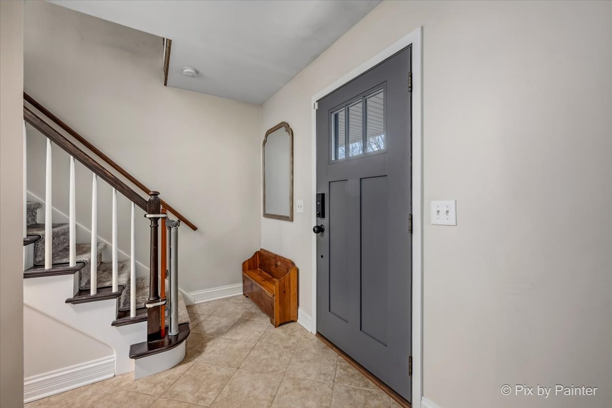 152 Walnut Drive St. Charles, IL 60174 - Photo 3 of 30 a view of a livingroom with gym equipment