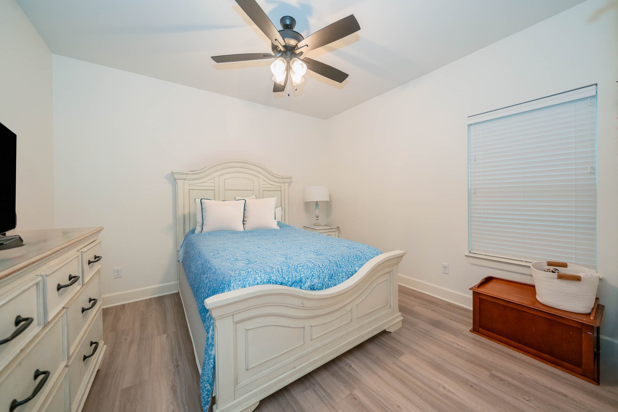 113 West Ruth Street White Oak, TX 75693 - Photo 21 of 27 a living room with furniture