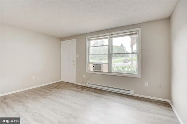 $1,075 | 1863 Johnson Road, Chambersburg, PA 17202