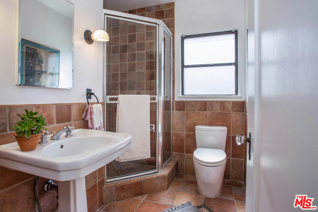 4541 Round Top Drive Los Angeles, CA 90065 - Photo 16 of 40 a bathroom with a sink toilet and shower