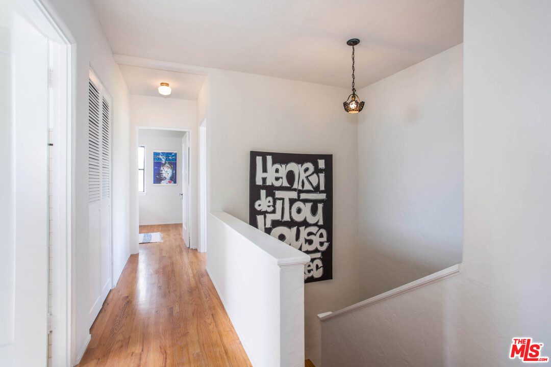 4541 Round Top Drive Los Angeles, CA 90065 - Photo 21 of 40 a view of a hallway with wooden floor and staircase