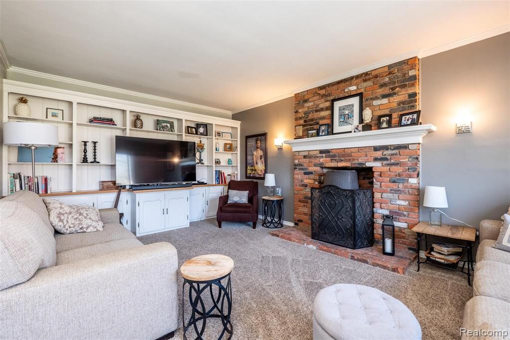 695 Lake Forest Road Rochester Hills, MI 48309 - Photo 19 of 47