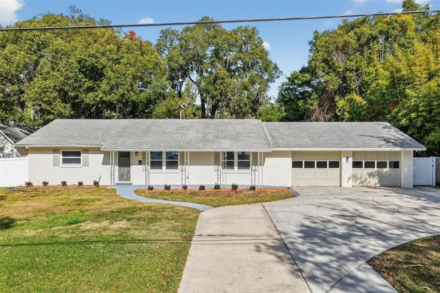 $2,950 | 423 East 10th Avenue, Mount Dora, FL 32757