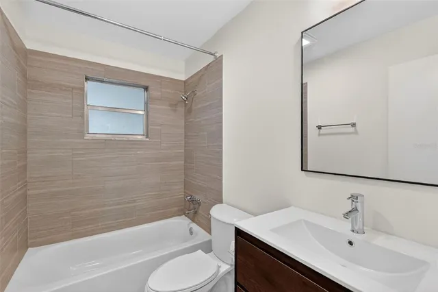 $2,750 | 423 East 10th Avenue, Mount Dora, FL 32757