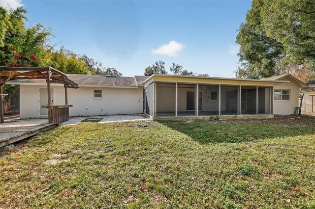 $2,750 | 423 East 10th Avenue, Mount Dora, FL 32757