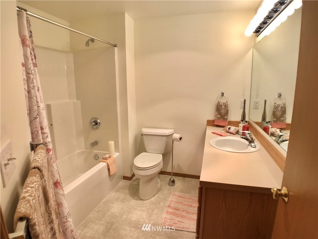 6018 Prather Road Southwest Centralia, WA 98531 - Photo 18 of 28 a bathroom with a sink toilet and shower