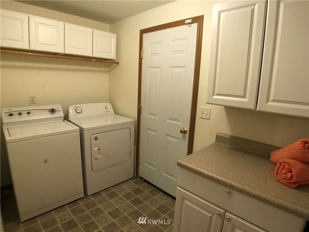6018 Prather Road Southwest Centralia, WA 98531 - Photo 22 of 28 a utility room with dryer and washer
