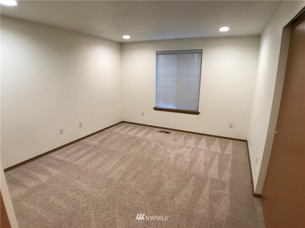 6018 Prather Road Southwest Centralia, WA 98531 - Photo 24 of 28 an empty room with a workbench