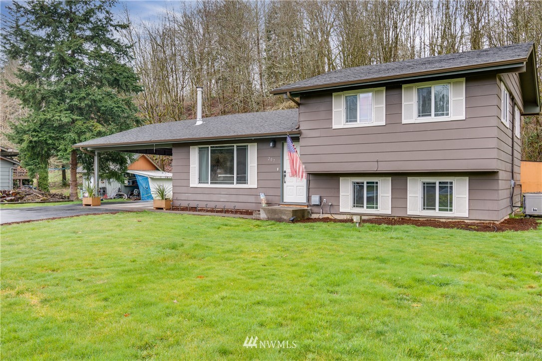 207 Chapman Road Castle Rock, WA 98611 - Photo 3 of 30 Gallery Image 3