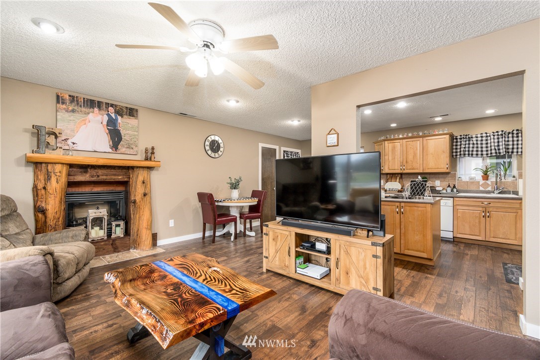 207 Chapman Road Castle Rock, WA 98611 - Photo 4 of 30 Gallery Image 4