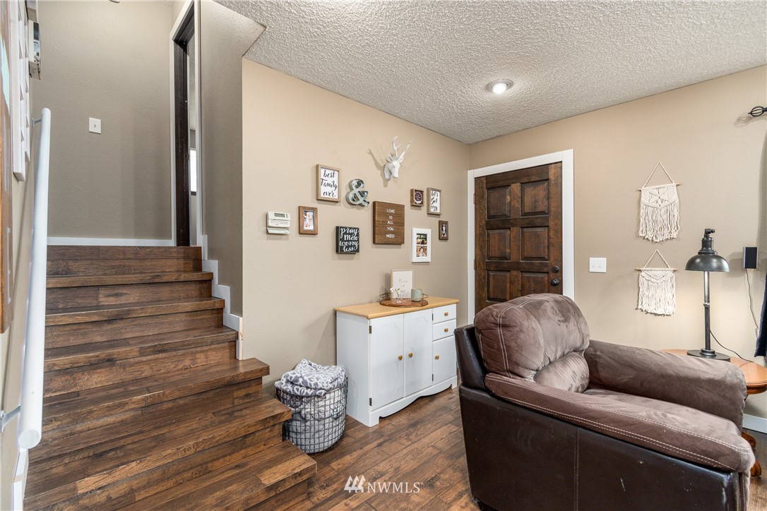 207 Chapman Road Castle Rock, WA 98611 - Photo 5 of 30 Gallery Image 5