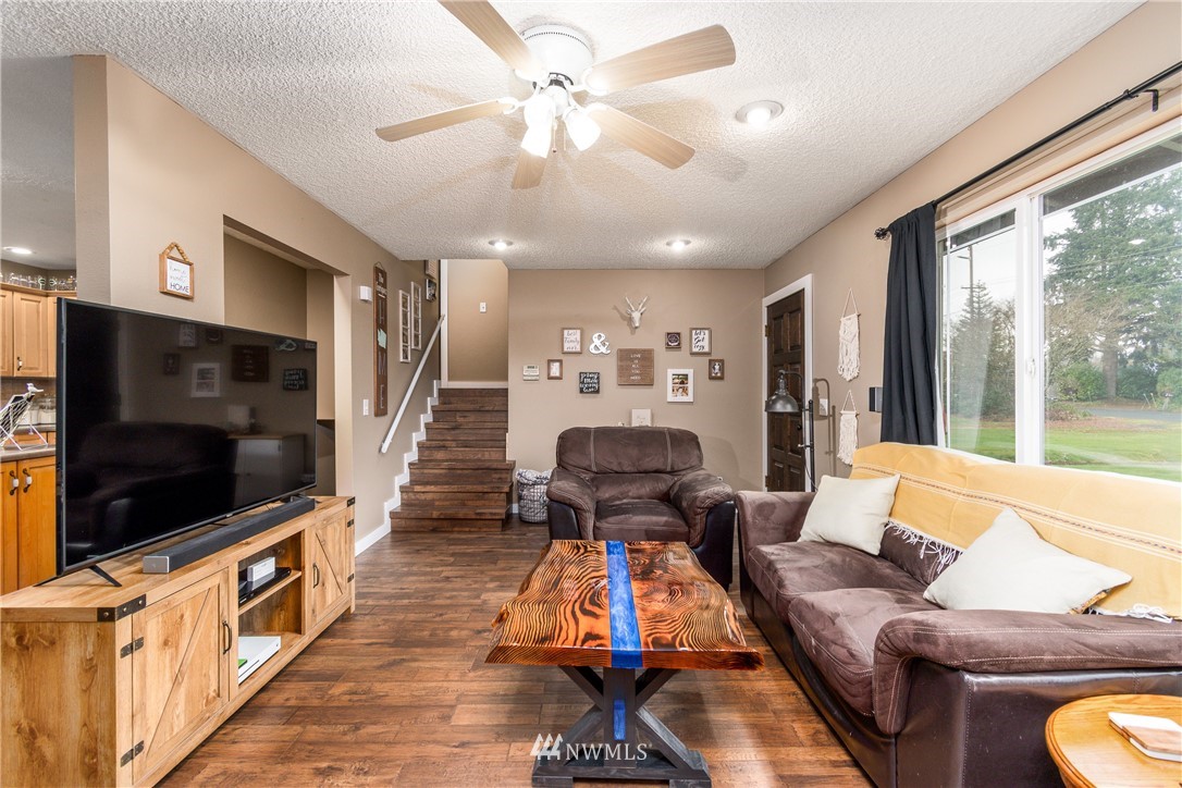 207 Chapman Road Castle Rock, WA 98611 - Photo 6 of 30 Gallery Image 6