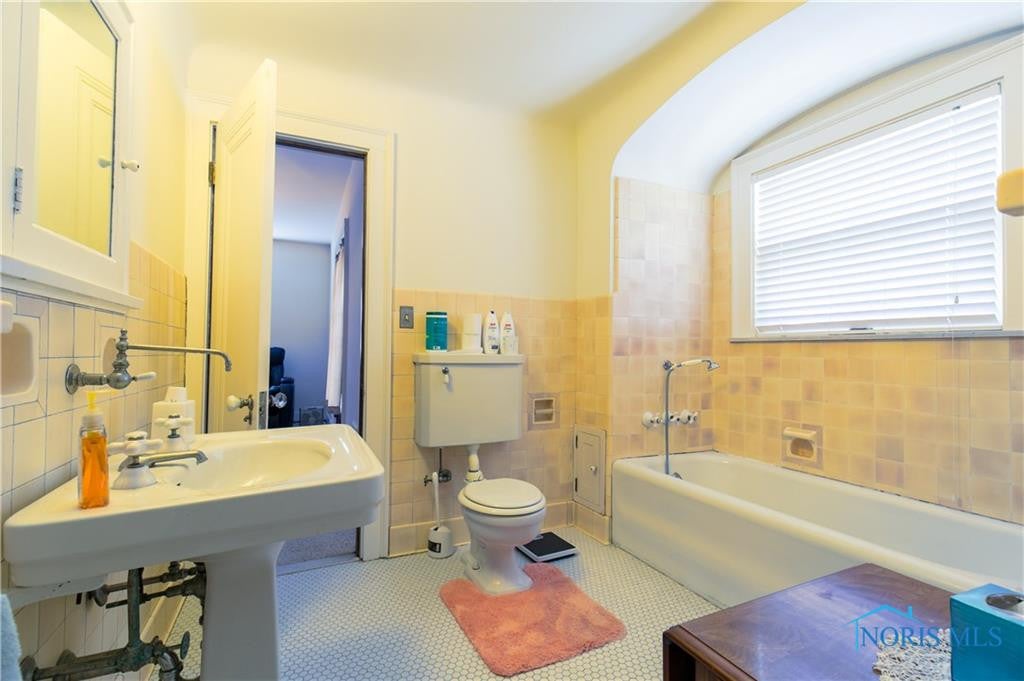 2041 Shenandoah Road Toledo, OH 43607 - Photo 20 of 22 Photo 23