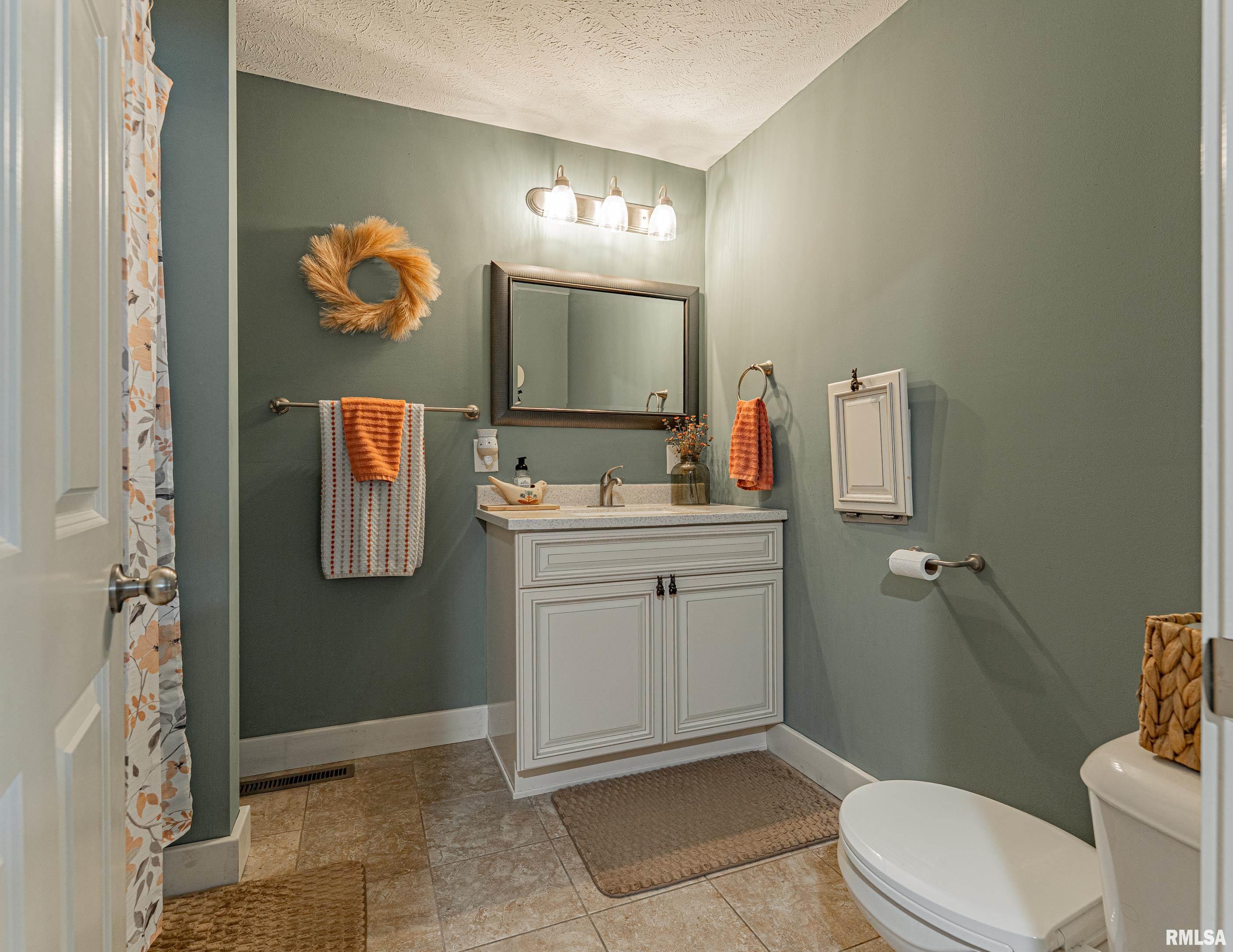 902 Decatur Street Lincoln, IL 62656 - Photo 17 of 30 Gallery Image 17