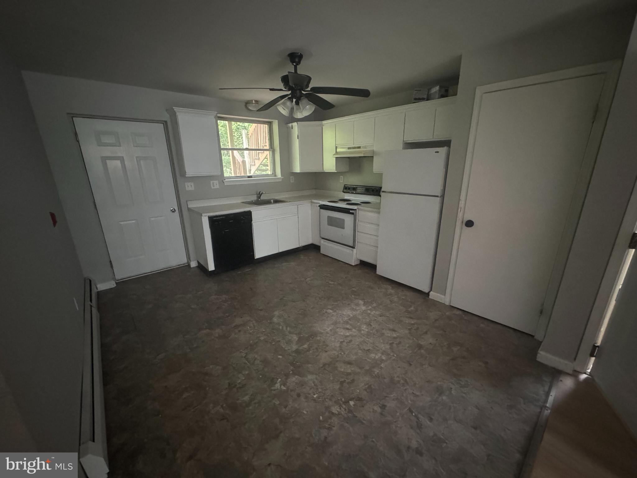 131 Smith Street, Unit B3 Dunmore, PA 18512 - Photo 2 of 5