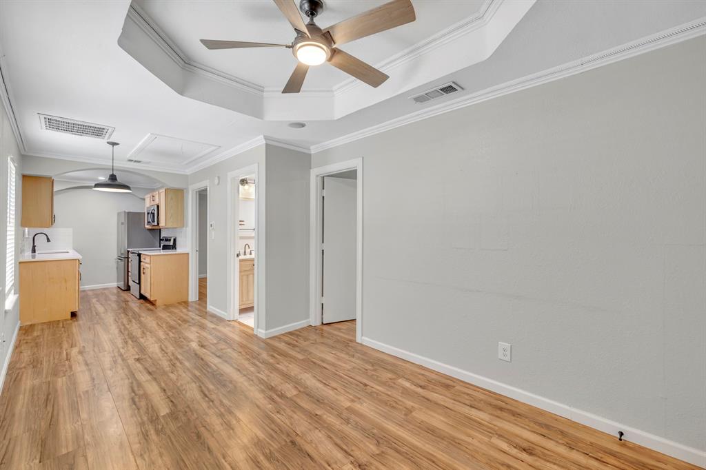 925 South Brighton Avenue Dallas, TX 75208 - Photo 22 of 29 Living Room in Guest Quarters
