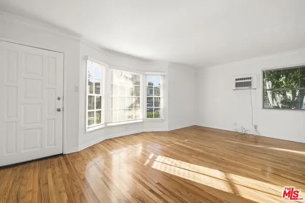 $2,500 | 5324 Vantage Avenue, Unit 2, Valley Village, CA 91607