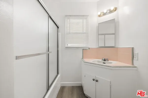 $2,400 | 5324 Vantage Avenue, Unit 2, Valley Village, CA 91607