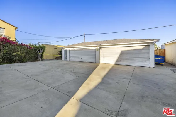 $2,400 | 5324 Vantage Avenue, Unit 2, Valley Village, CA 91607