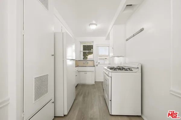 $2,400 | 5324 Vantage Avenue, Unit 2, Valley Village, CA 91607