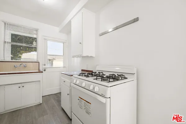 $2,400 | 5324 Vantage Avenue, Unit 2, Valley Village, CA 91607