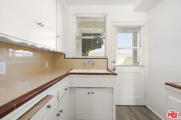 $2,400 | 5324 Vantage Avenue, Unit 2, Valley Village, CA 91607