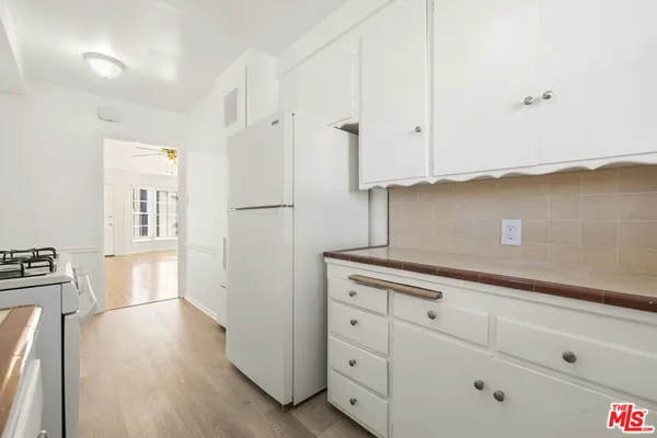 $2,400 | 5324 Vantage Avenue, Unit 2, Valley Village, CA 91607