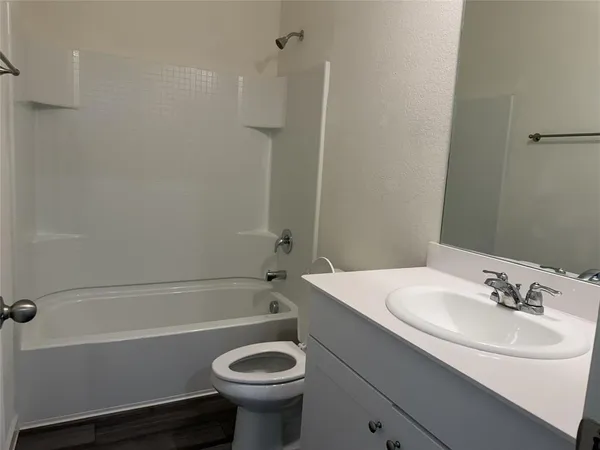 $1,850 | 684 Crestridge Drive, Lavon, TX 75166