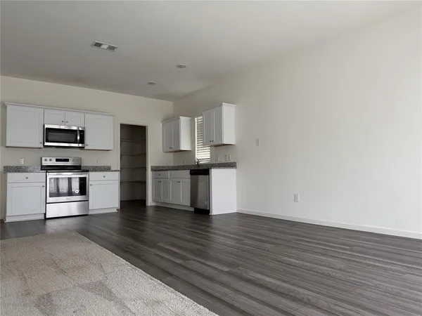 $1,850 | 684 Crestridge Drive, Lavon, TX 75166