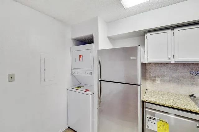$1,100 | 9823 Walnut Street, Unit 304, Dallas, TX 75243