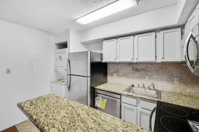 $1,100 | 9823 Walnut Street, Unit 304, Dallas, TX 75243
