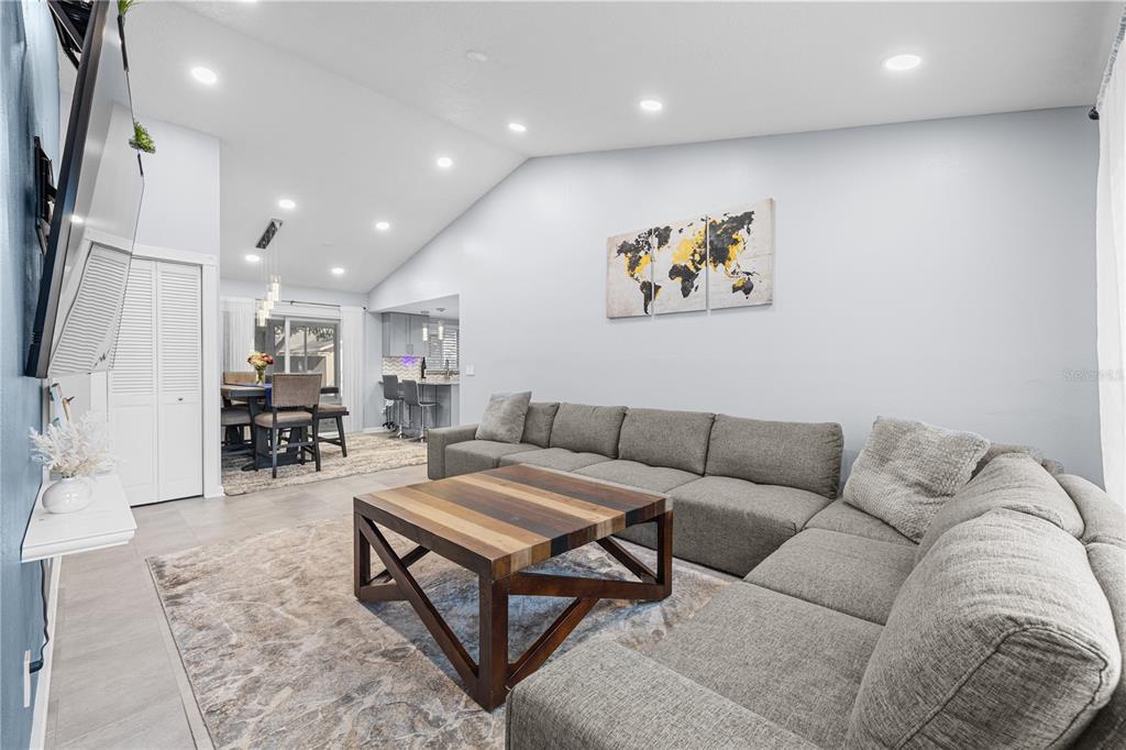 12181 74th Street Largo, FL 33773 - Photo 2 of 41