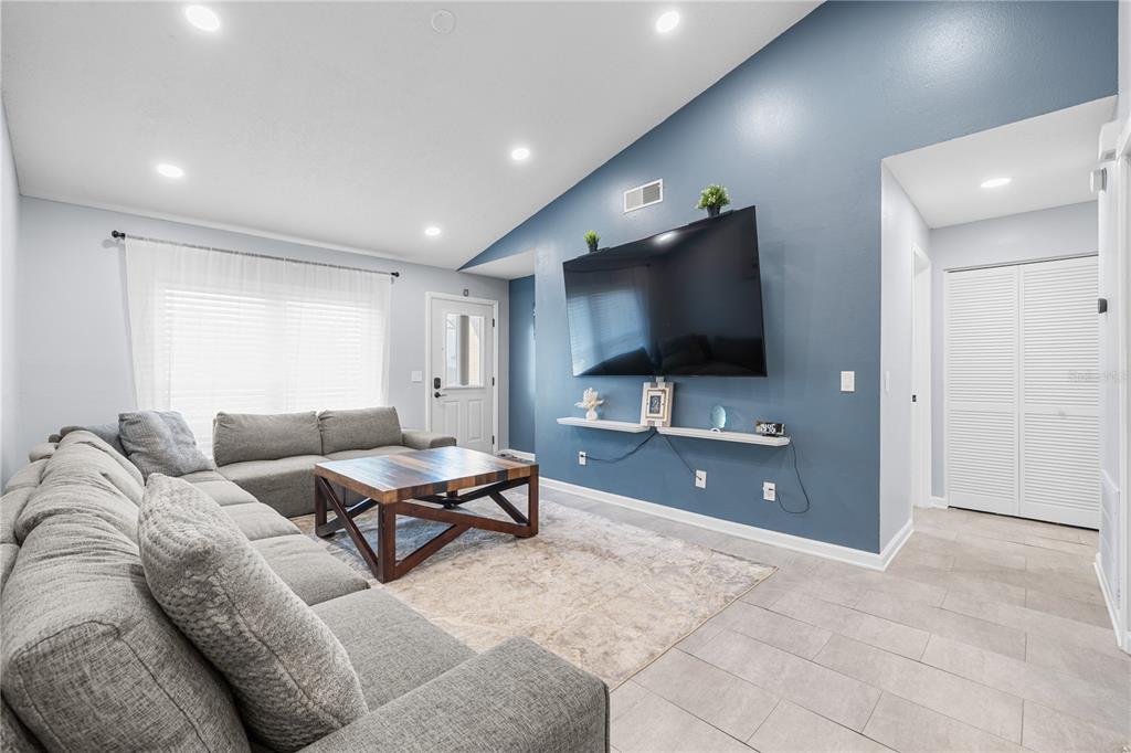 12181 74th Street Largo, FL 33773 - Photo 7 of 41