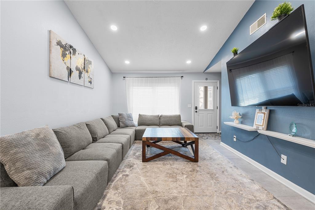 12181 74th Street Largo, FL 33773 - Photo 9 of 41