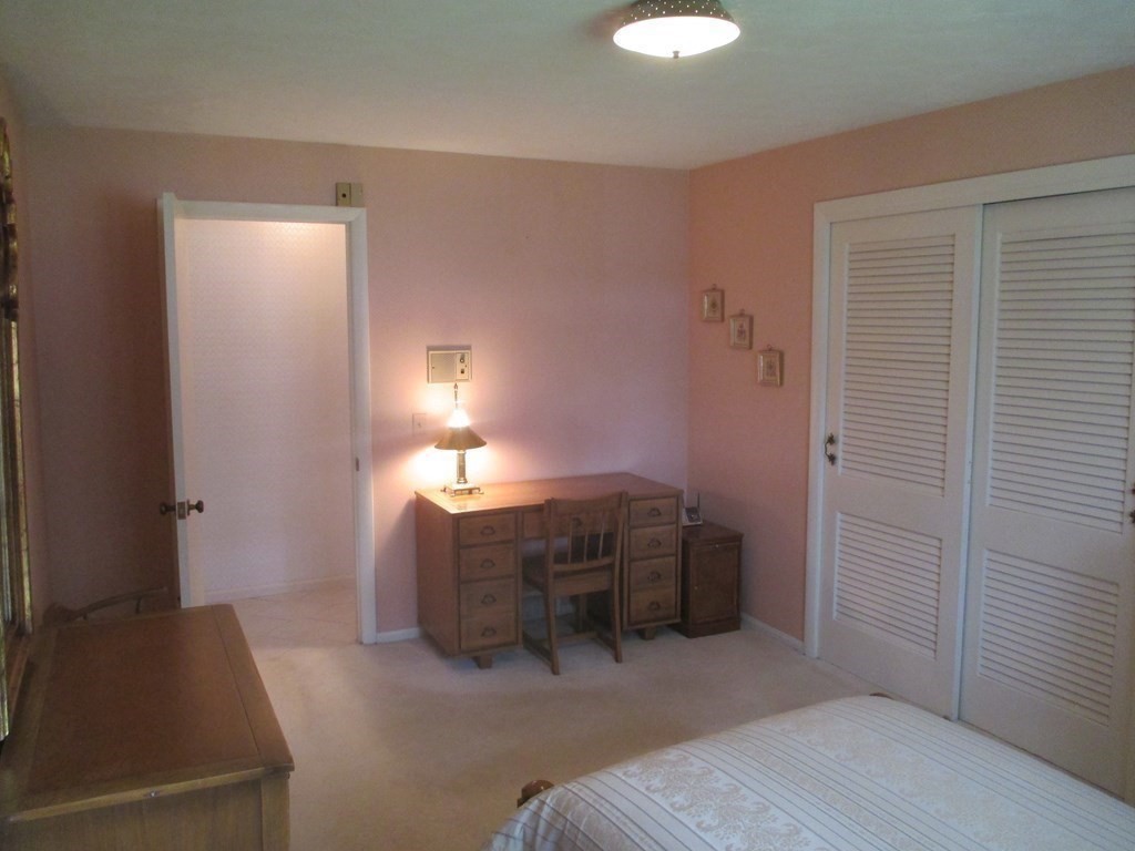 21 Longfellow Road Holyoke, MA 01040 - Photo 24 of 39