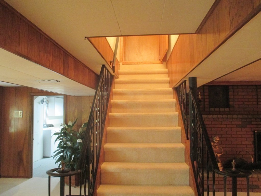 21 Longfellow Road Holyoke, MA 01040 - Photo 31 of 39