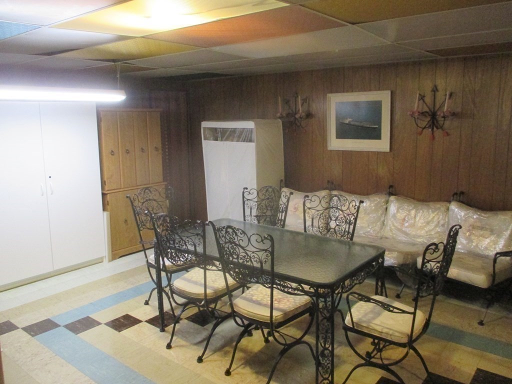 21 Longfellow Road Holyoke, MA 01040 - Photo 38 of 39