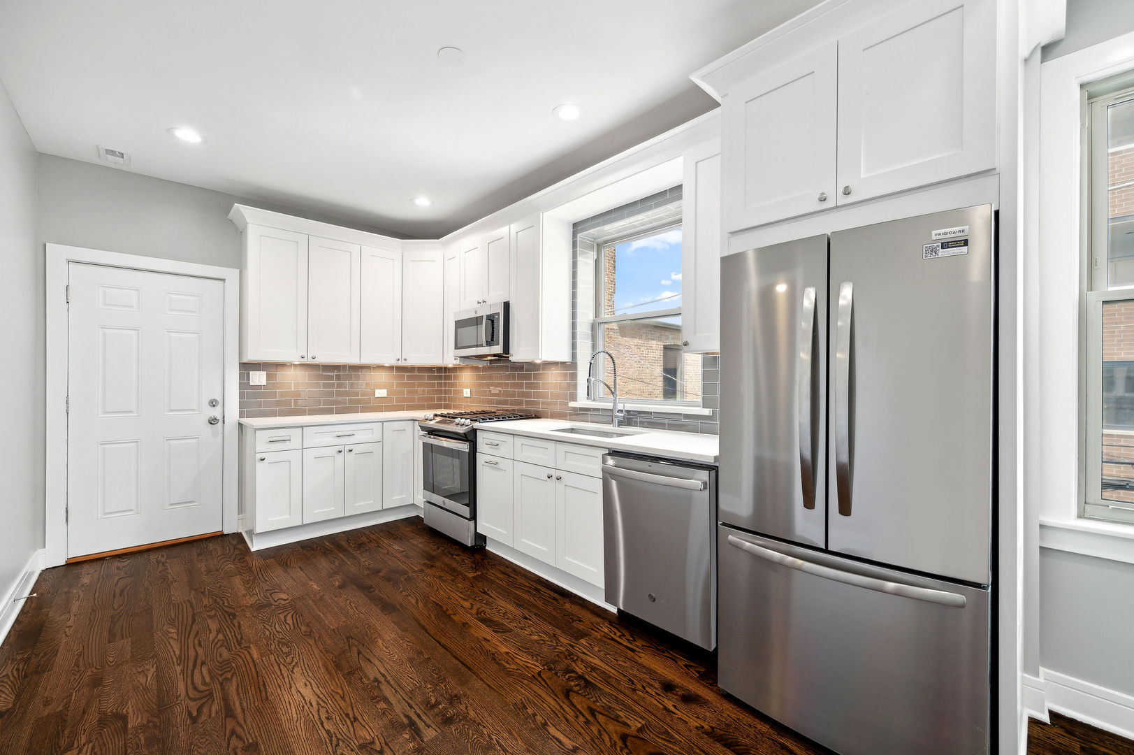 3152 North Ridgeway Avenue Chicago, IL 60618 - Photo 4 of 29 Gallery Image 4