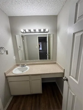 $950 | 7152 Fair Oaks Avenue, Unit 2193, Dallas, TX 75231