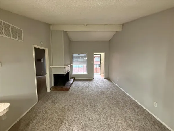 $950 | 7152 Fair Oaks Avenue, Unit 2193, Dallas, TX 75231